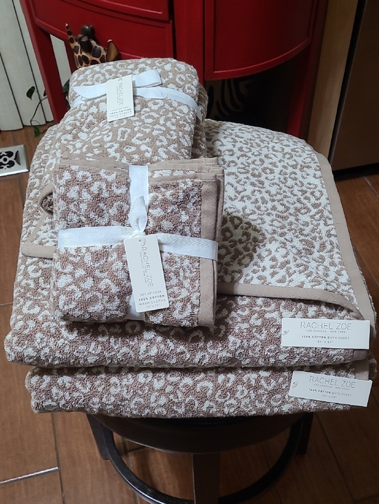 Rachel Zoe Other - Rachel Zoe  Cheetah Mink Coconut Bath Sheet Set